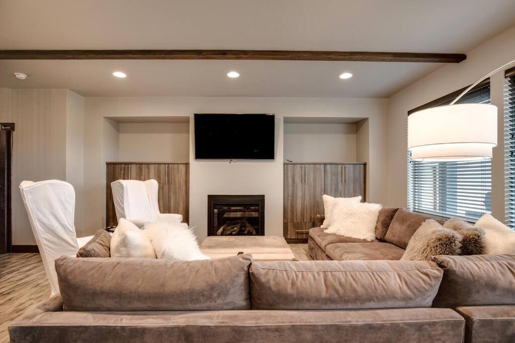 Luxury Townhome On The Park With Bridger Mtn Views โบซแมน ภายนอก รูปภาพ