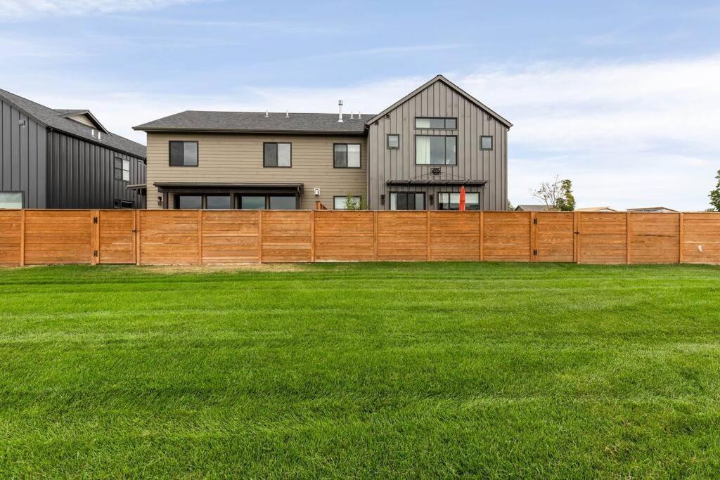 Luxury Townhome On The Park With Bridger Mtn Views โบซแมน ภายนอก รูปภาพ