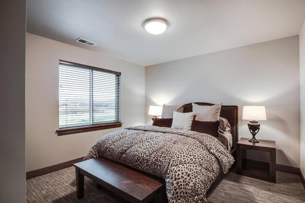 Luxury Townhome On The Park With Bridger Mtn Views โบซแมน ภายนอก รูปภาพ