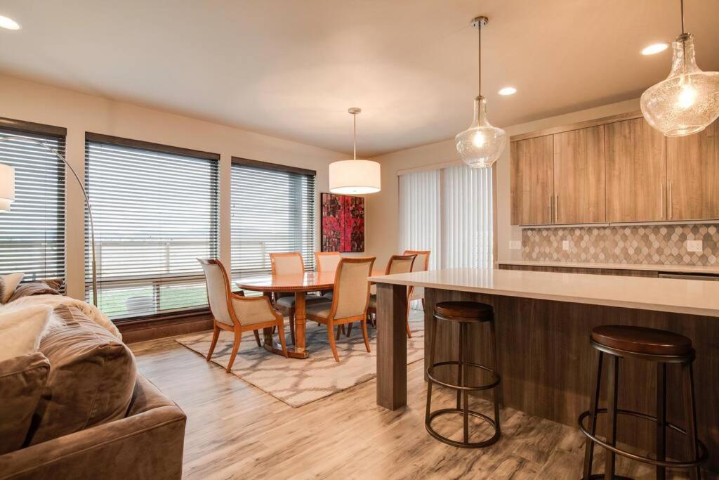 Luxury Townhome On The Park With Bridger Mtn Views โบซแมน ภายนอก รูปภาพ