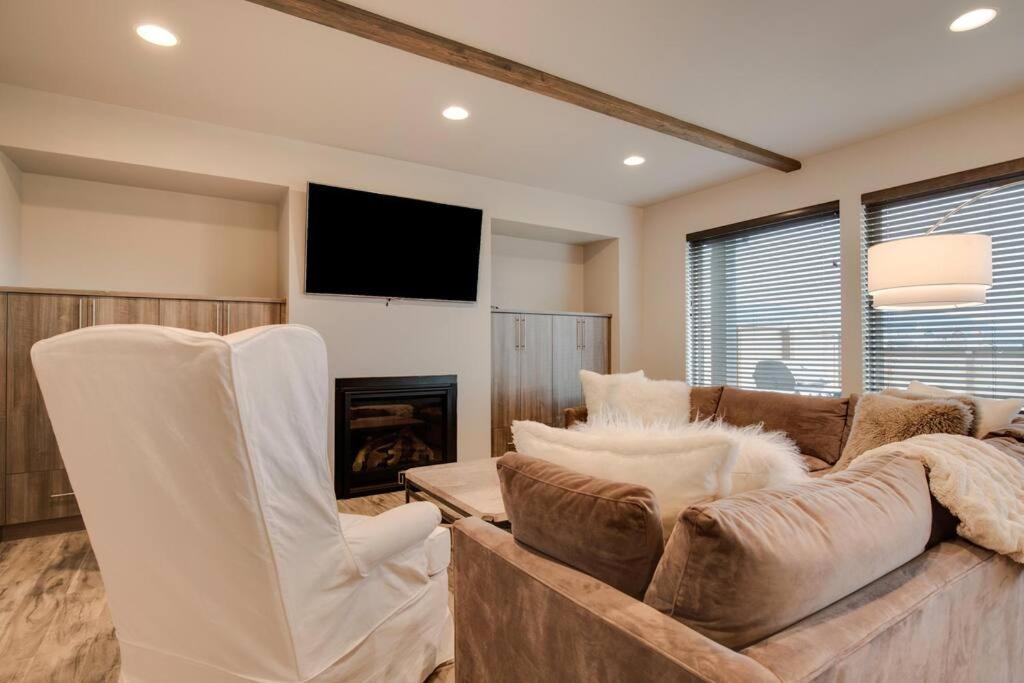 Luxury Townhome On The Park With Bridger Mtn Views โบซแมน ภายนอก รูปภาพ